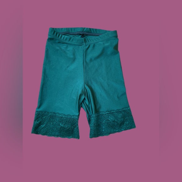 Lace trim biker style shorts - Picture 1 of 3